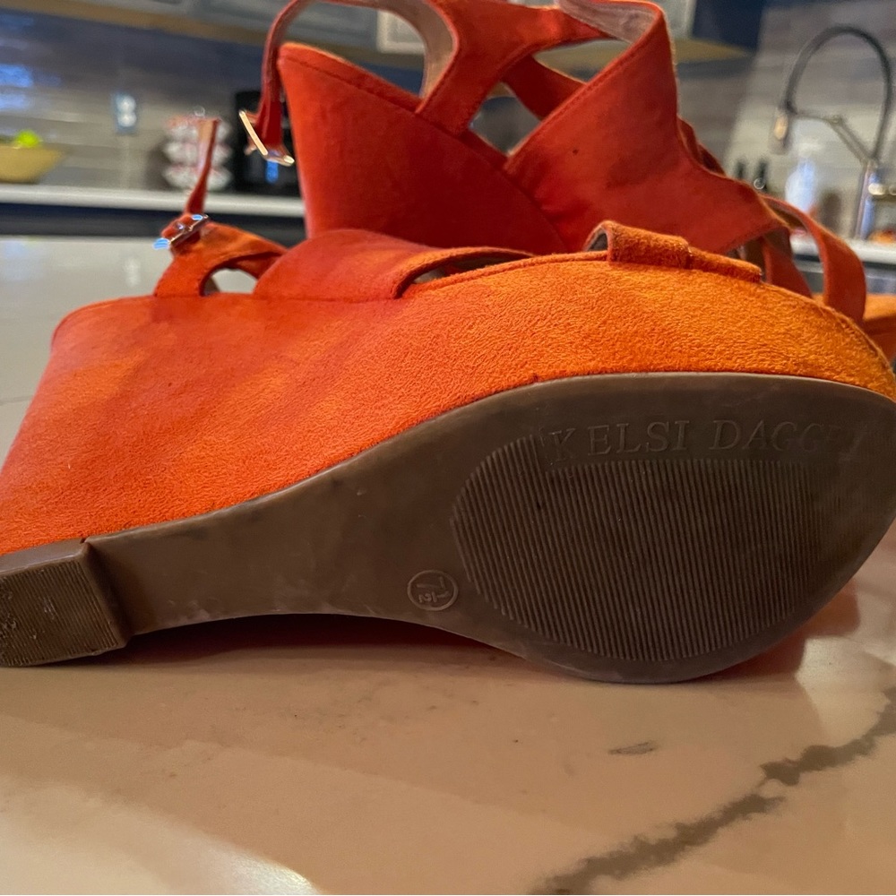 Fun orange platforms - Picture 4 of 4